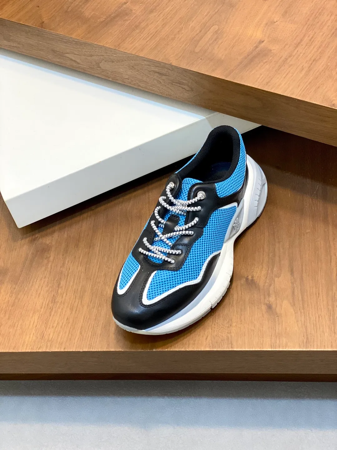 💰740 AMIRI's new men's casual sports shoes, made of first-layer cowhide leather uppers and spliced ​​with original breathable mesh, rich in three-dimensionality, contrasting color design, simple style, fashionable and sporty, breathable mesh lining, original ultra-light outsole, a must-have item for daily leisure! Size: 38-45 (38, 45 customized)